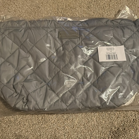 NEW Marc Jacobs Gray Quilted Tote Bag - Picture 7 of 8